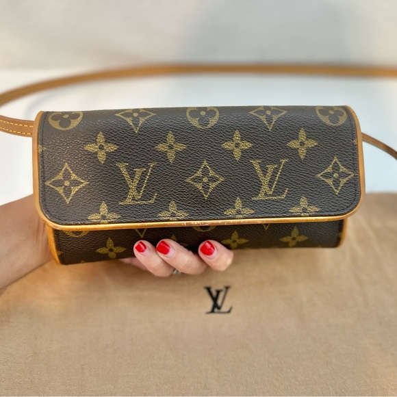 ❤️SOLD❤️ Auth LOUIS VUITTON Vintage Pochette Twin PM Monogram Bag - Picture 10 of 17